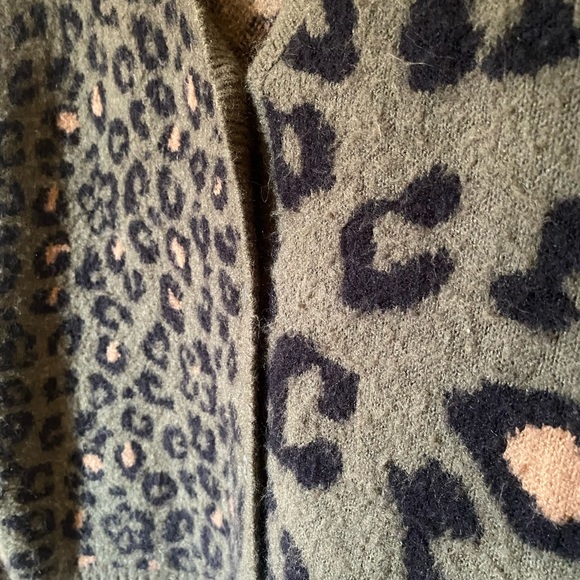Vans Women’s Cardigan in Animal Print Size M - Picture 2 of 7